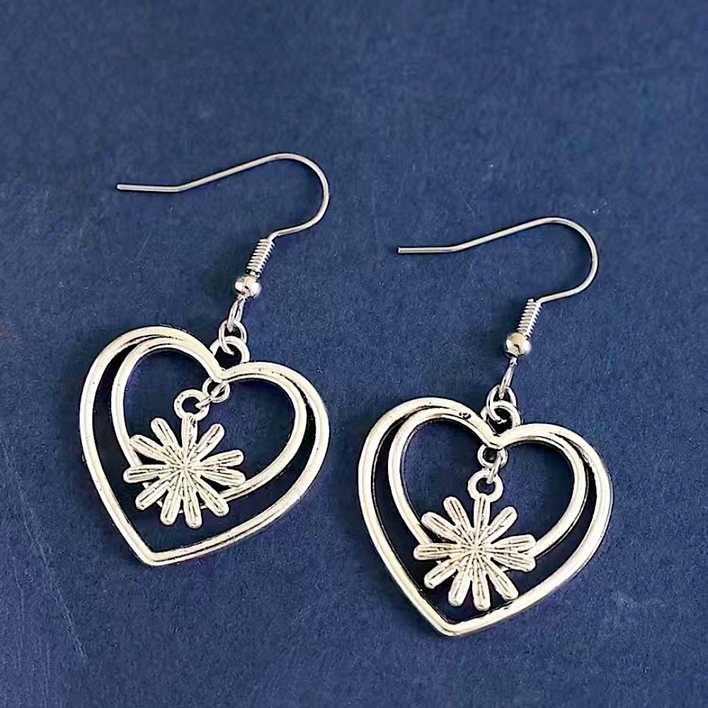 New daisy earrings with a double layer heart